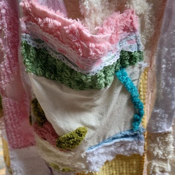 Colorful Textured Robe with Lace Trim - Picture 4 of 5